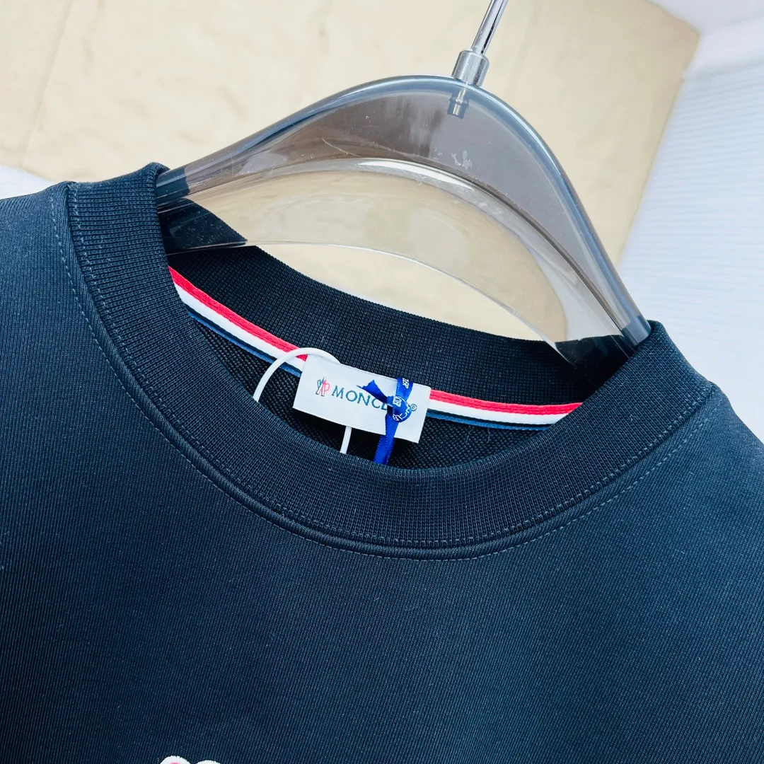 ： 🤳𝐌𝐎𝐍𝐂𝐋𝐄𝐑 ：☑️ 440 👕 ：☑️ 1*1 。🔜 。 ：☑️ 3D ，🇧🇫 1：1 。 ， ， ！🇲🇩 ！ Size：☑️S 〰️M 〰️L 〰️XL 〰️XXL